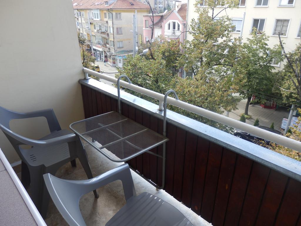 Семеен Хотел Роза Kazanlŭk Exterior photo